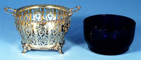 A George V silver gilt sugar bowl, height 85mm, weight 6.1oz/174grms.